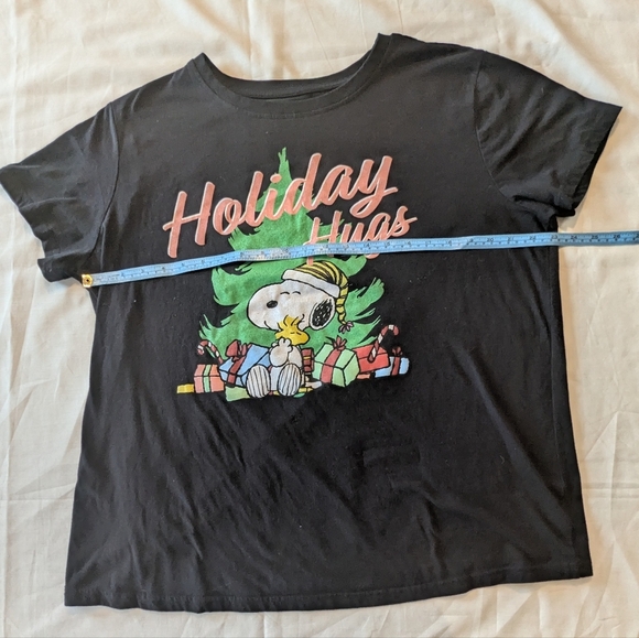 Charlie Brown Snoopy Woodstock Black Short Sleeve Tee Holiday Vibes - Picture 2 of 5